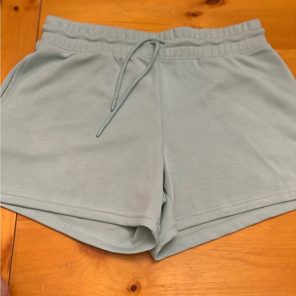 NWT women’s lounge set in medium - Picture 4 of 6